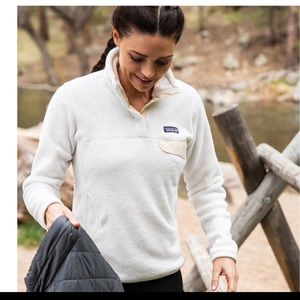 White/cream Patagonia Pullover